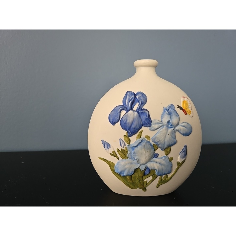 Vintage 4" Porcelain Vase/Flask - Treasures‎ of the Heart- Taiwan 1981 Designers